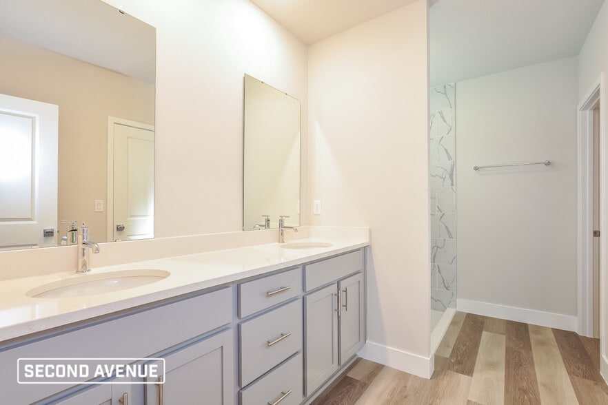 Building Photo - 10 Richardson Dr