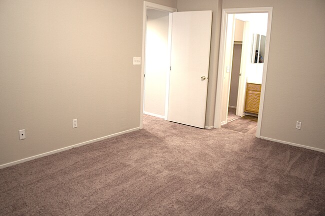 Building Photo - 8225 Diamond Star Ct