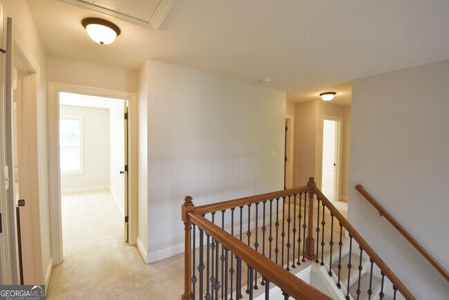 Building Photo - 606 Blackburn Ln
