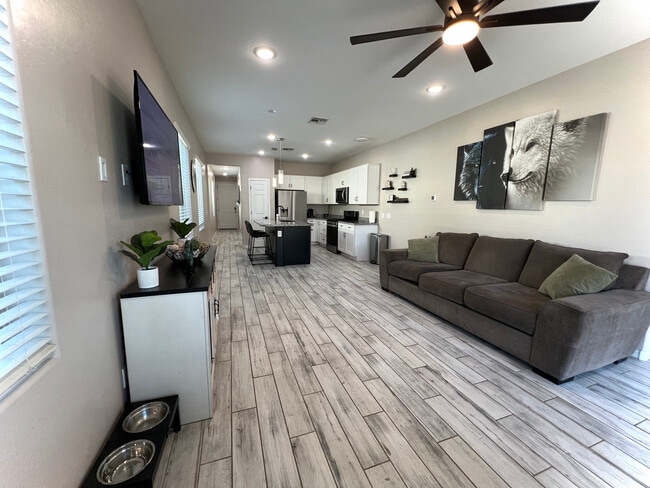 Building Photo - 2126 N Marketside Ave