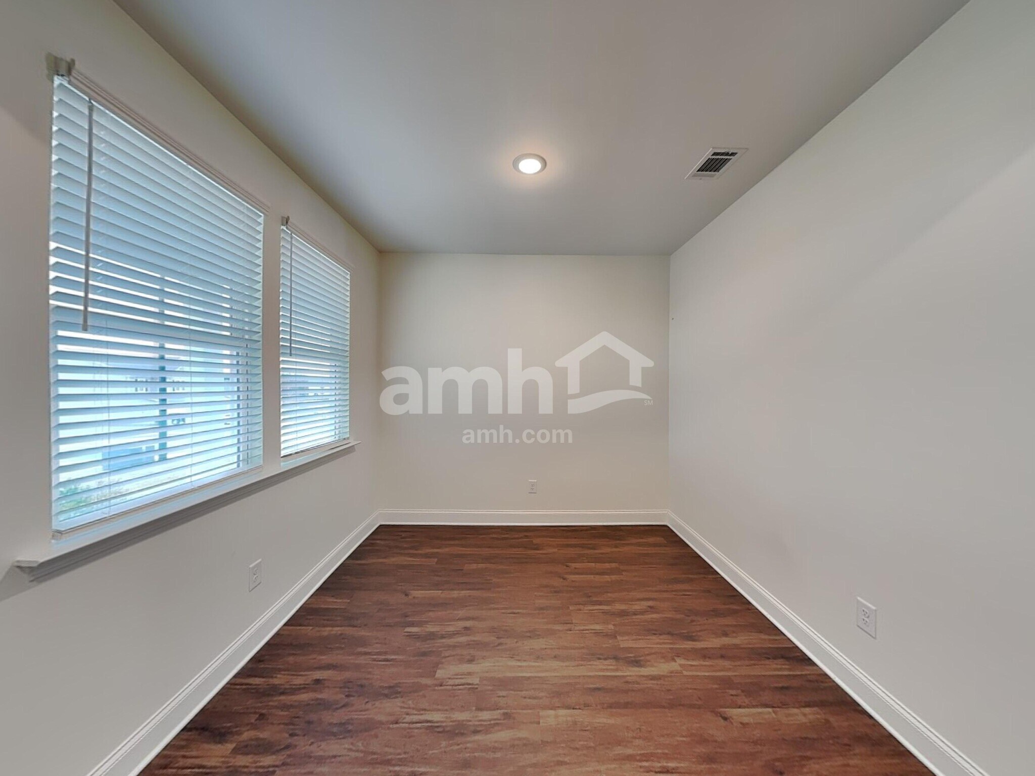 Building Photo - 3860 Chivalry Dr