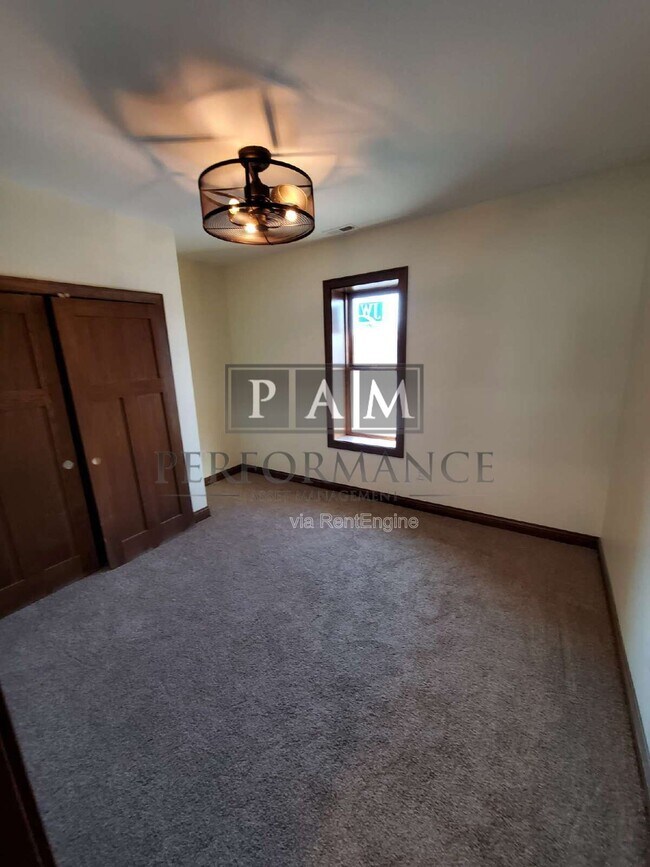 Building Photo - 5525 W North Ave