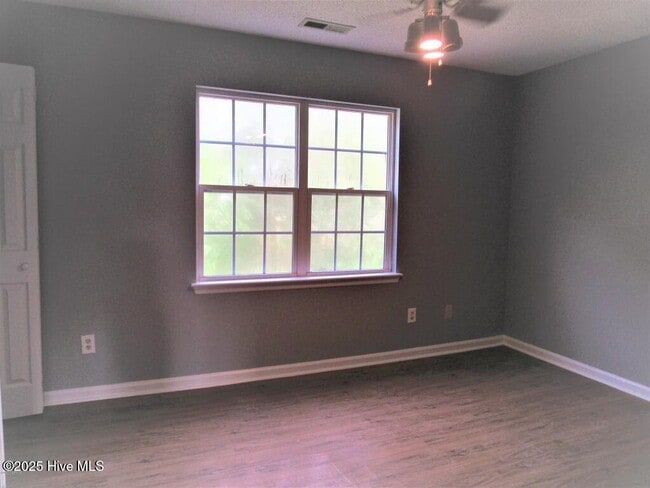 Building Photo - 1073 W Pueblo Dr