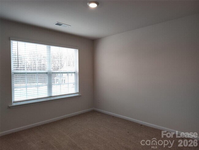 Building Photo - 2109 Allium Dr