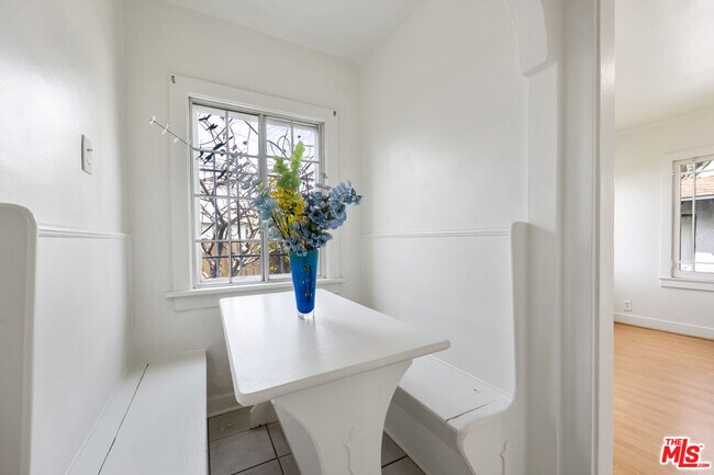 Building Photo - 1712 1/2 W 39th St