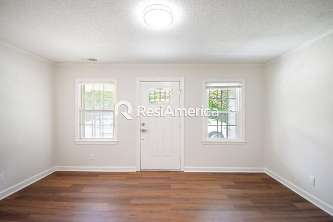 Building Photo - Newly Renovated 4 Bedroom home in Grahamwood!