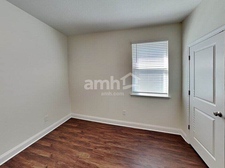 Building Photo - 621 Onate Cir