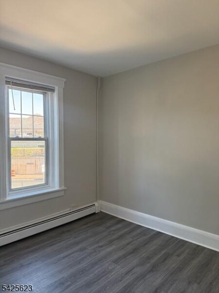 Building Photo - 13 N Ave E