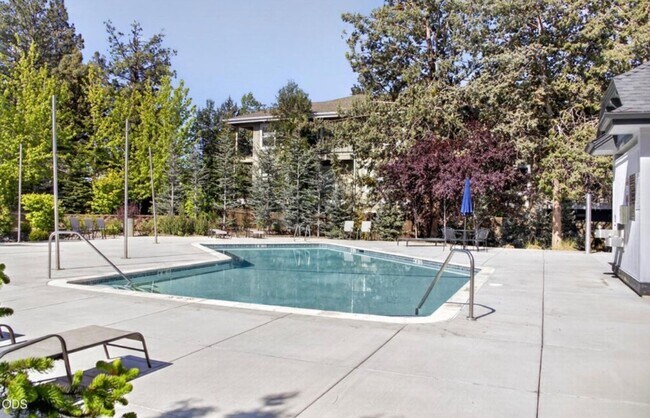 Building Photo - 20581 SE Evian Ave