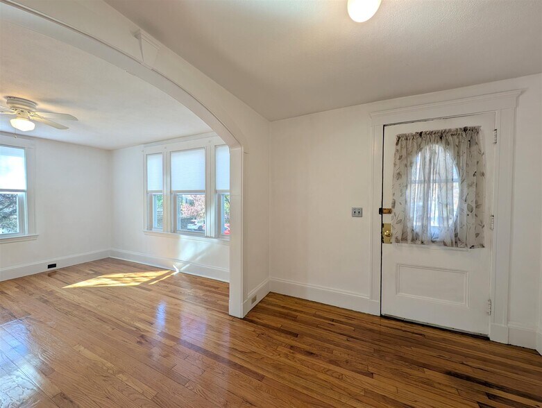 Building Photo - 119 Lowell St