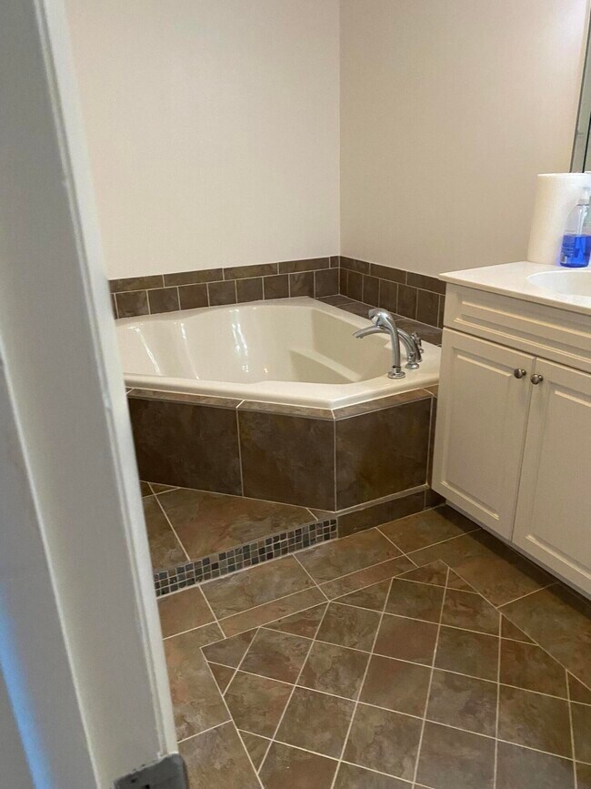 Building Photo - 3590 S Ocean Blvd