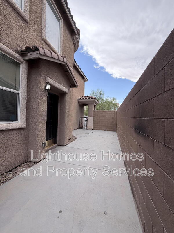 Building Photo - 9118 Wine Cellar Ave