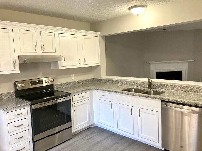 Granite counter top and stainless steel appliances - 1502 Queen Anne Ct