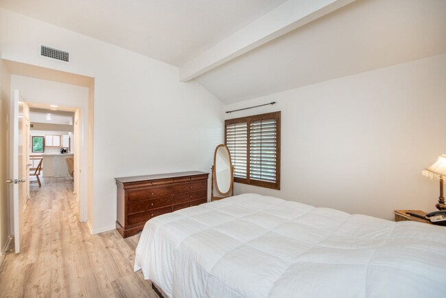 Building Photo - Corsica Villas: Upper 2 Bedroom 1 Bath Condo