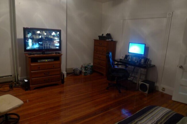 Primary Photo - 862 Huntington Ave