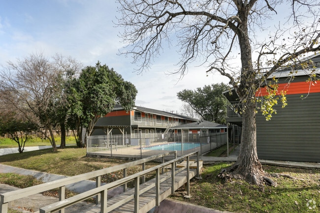 Building Photo - Sungate Apartments