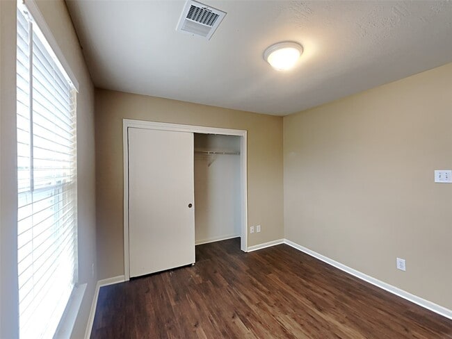 Building Photo - 19130 Yellow Thrush Dr
