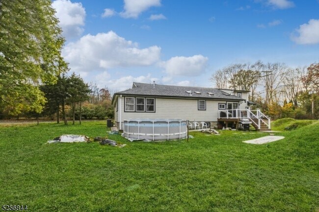 Building Photo - 48 Bellows Ln