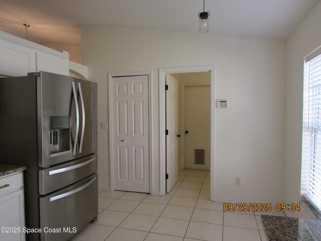 Building Photo - 2070 Tiburon Ln