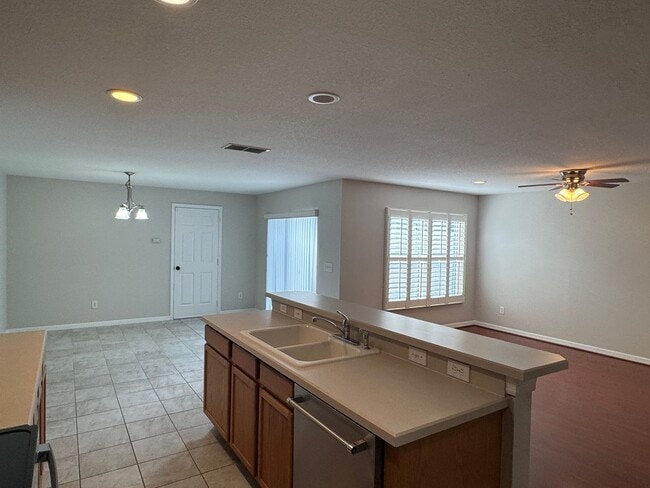 Building Photo - Avalon Park: 3 Bedroom, 2.5 Bath, 2 Car Garage Townhome