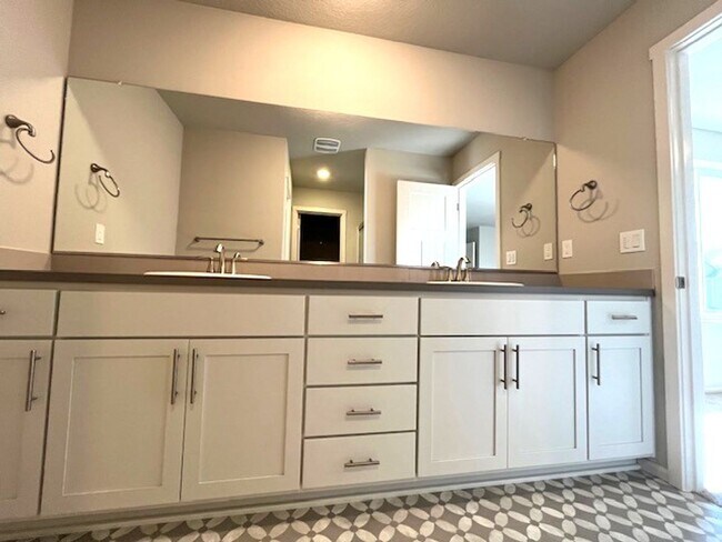 Building Photo - $500 off first month! 4 Bedroom 2.5 Bath Home McMinnville OR