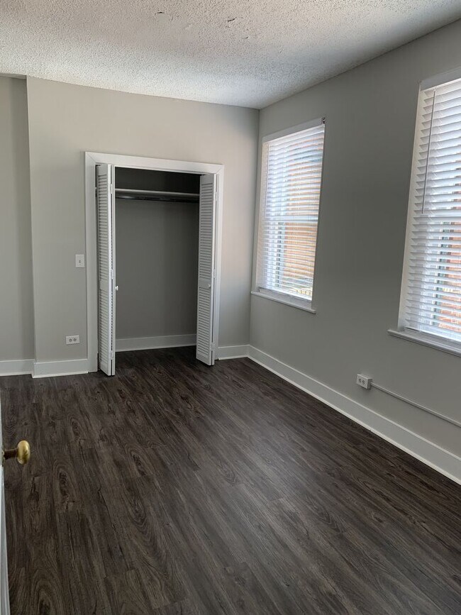 Building Photo - 2 Bedroom 1  Bath Apartment
