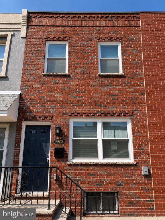 Building Photo - 2432 E Clearfield St