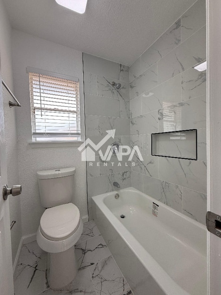 Building Photo - 5512 Grand Lake Dr