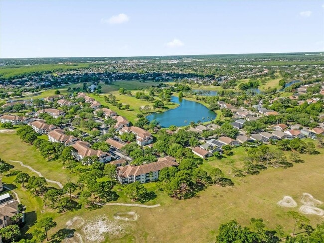 Building Photo - 13953 Fairway Island Dr