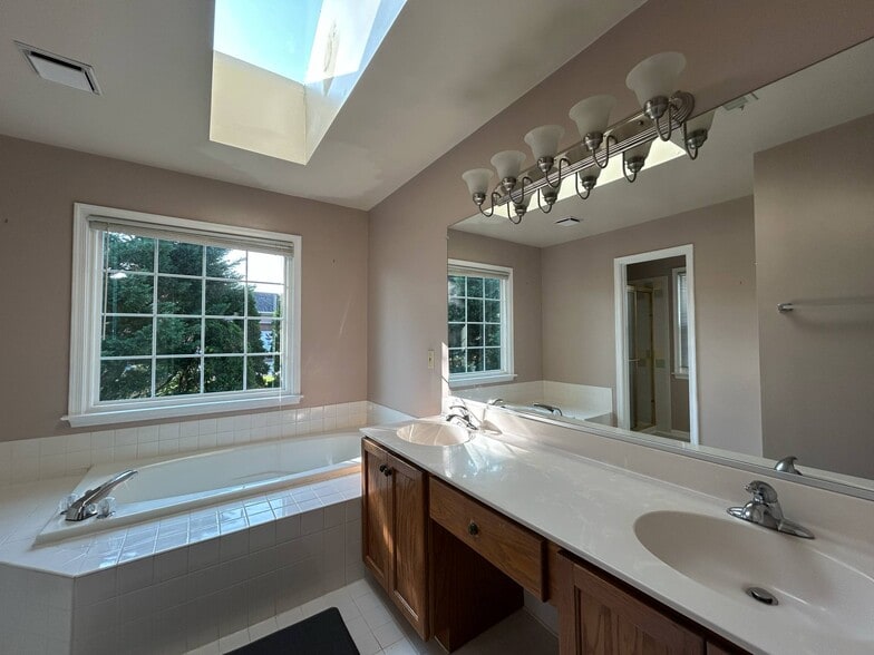 Sunlit bedroom - 5556 Village Center Dr