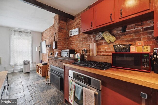 Building Photo - 3215 Hamilton St