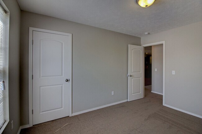 Building Photo - 1158 S Strasbourg Ave