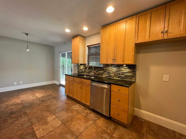 Building Photo - 1313 Casa Vale Dr