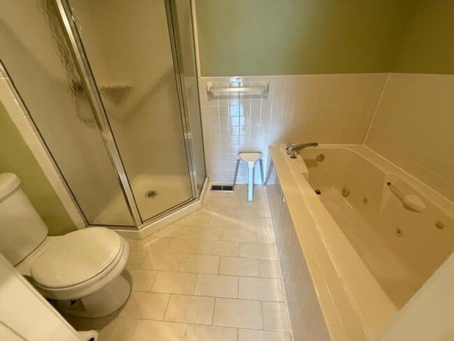 Building Photo - 222- Hanover Place Bev Roberts Rentals and...