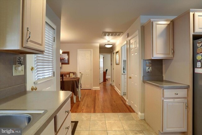 Building Photo - 2406 Roundtop Rd