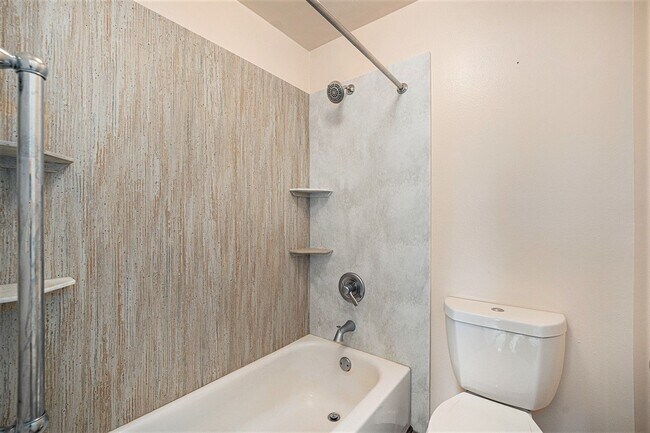 Building Photo - Beautifully Updated Condo In Desirable South East Denver Neighborhood