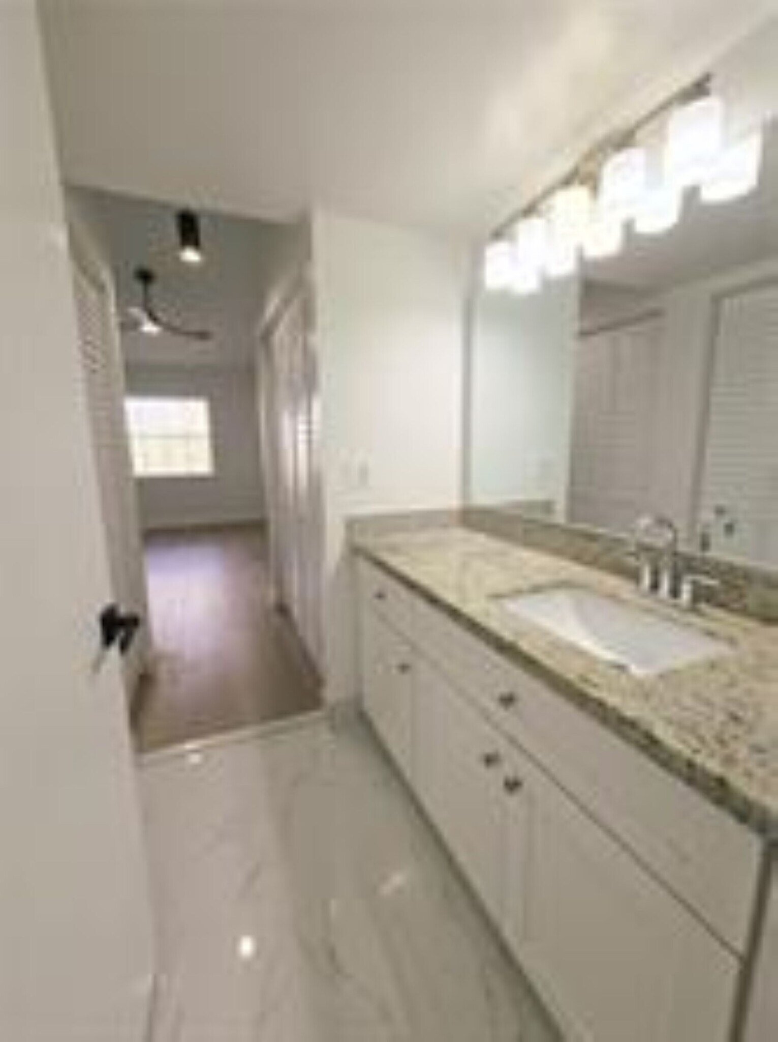 Building Photo - 2881 N Oakland Forest Dr