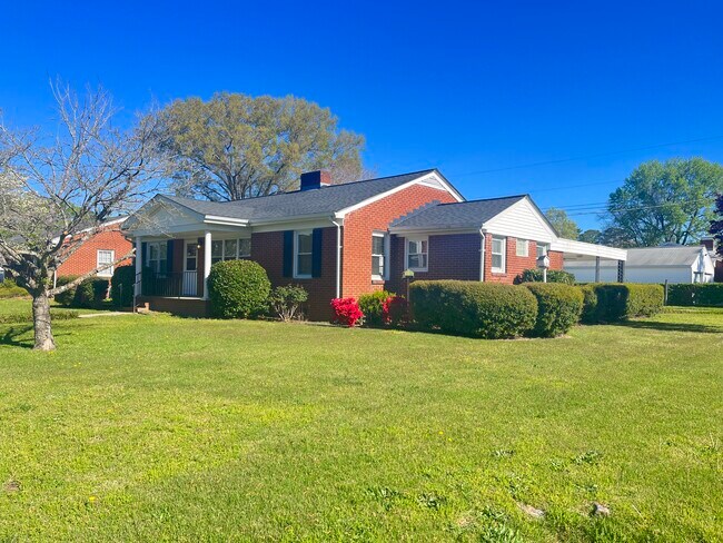 Building Photo - 2619 Crockett Dr