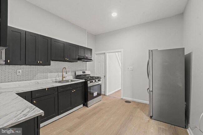 Building Photo - 2423 N Myrtlewood St