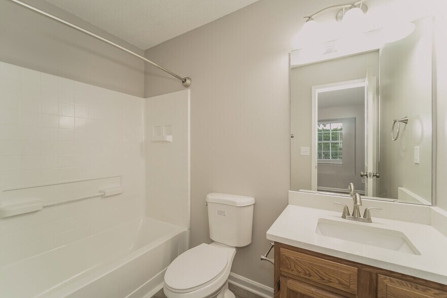 Building Photo - 3204 Summercroft Ln