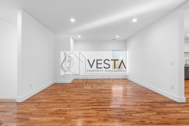 Building Photo - 510 Deaverview Rd