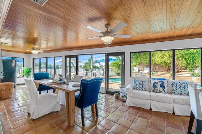 Building Photo - 25 NW 24th Ct