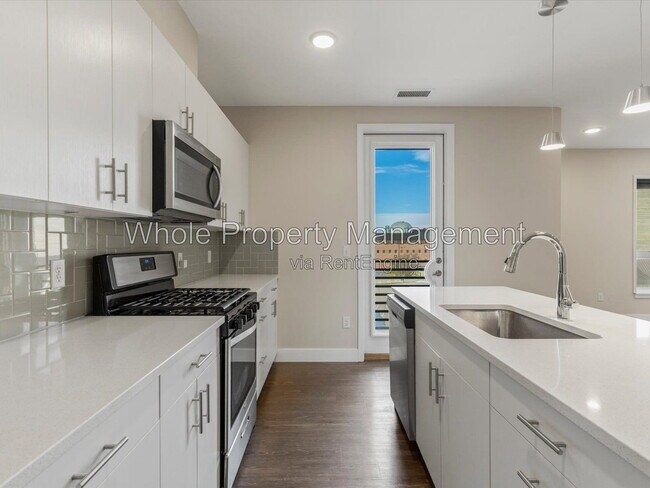 Building Photo - 2374 S University Blvd