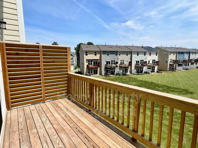 Building Photo - 1002 Brookville Ln