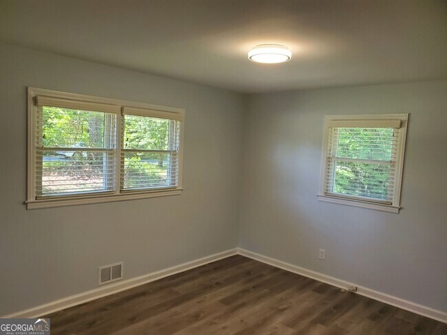 Building Photo - 4867 Flint Hill Rd SW