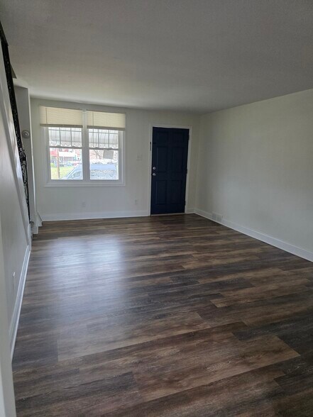 Building Photo - 922 Poplar Ave