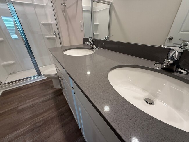 Building Photo - Beautiful Townhome in Charlotte