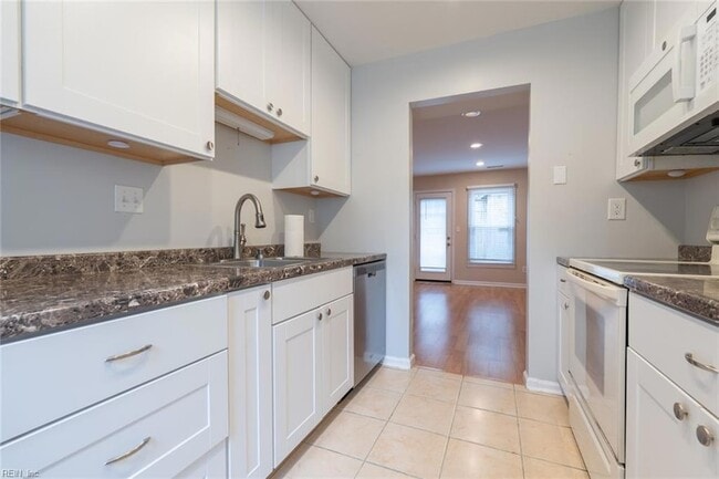 Building Photo - 420 Rennie Ct