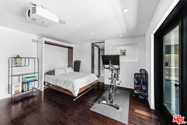 Building Photo - 2300 Ronda Vista Dr