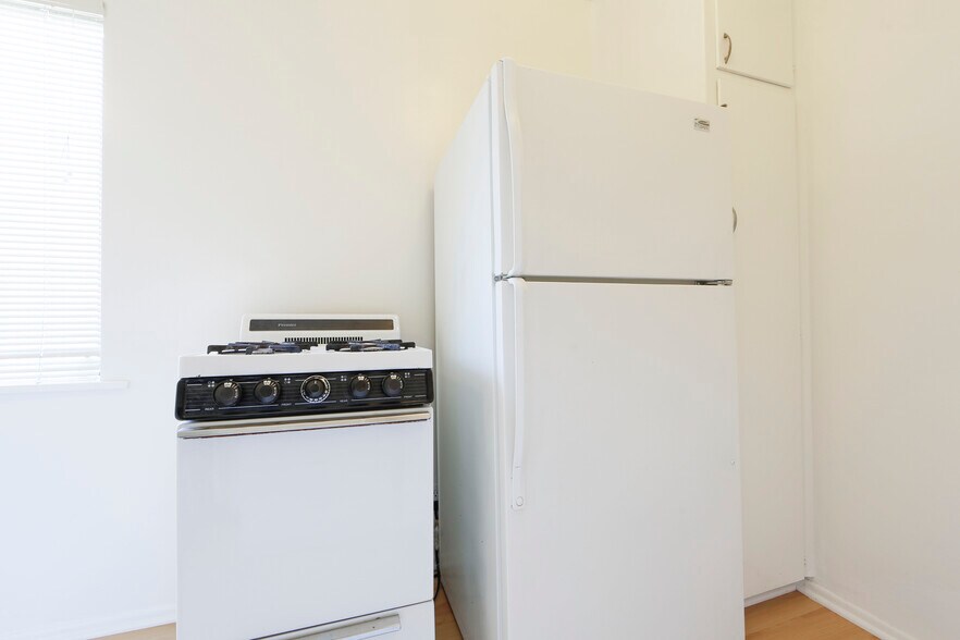 Building Photo - 669 Levering Ave
